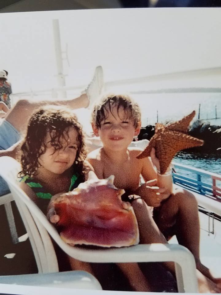 Throwback Candid: Mackenzie Rosman with younger brother Chandler in 1996 on vacation.
A throwback photo of Mackenzie Rosman and her brother Chandler when they were just toddlers in 1996.
