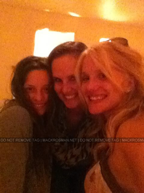 EXCLUSIVE CANDID PHOTO: Mack In A Candid Photo With Amy & Friend 
Keywords: mackenzierosman 7thheaven candidwithamy