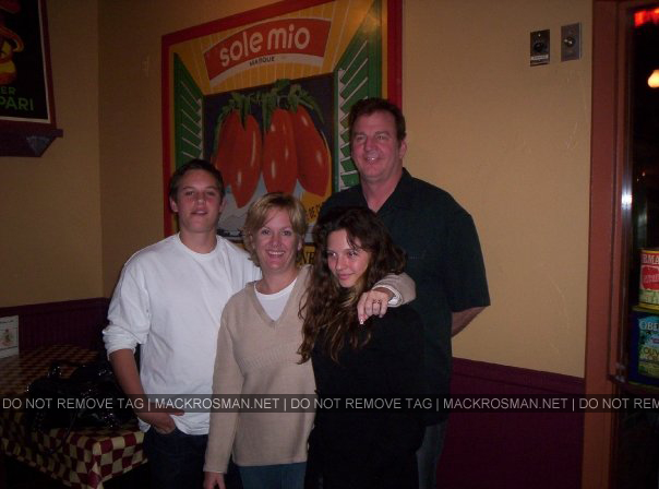 Chandler, Donna, Mack & Donna's Boyfriend Aaron Posing Together in 2009, in state for Jasmin & Mitch's Wedding
Keywords: famshots3