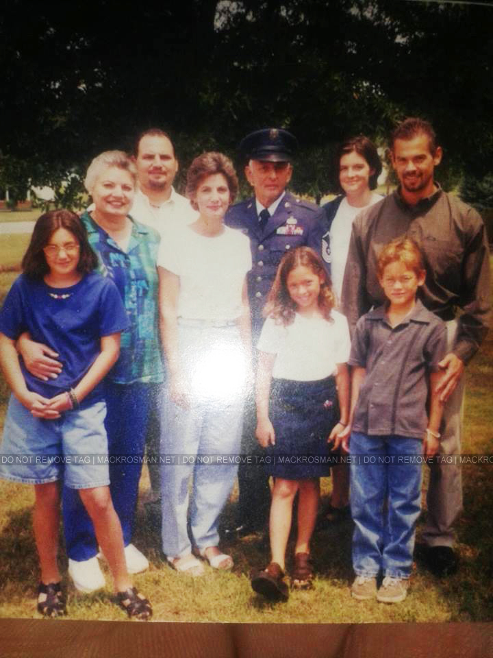 EXCLUSIVE CANDID: Throwback Photo of a Young Mackenzie Rosman With Her Extended Family.
Keywords: mackenzierosman ruthiecamden 7thheaven jessicabiel beverleymitchell davidgallagher barrywatson catherinehicks thewb thecw televisionshow television 