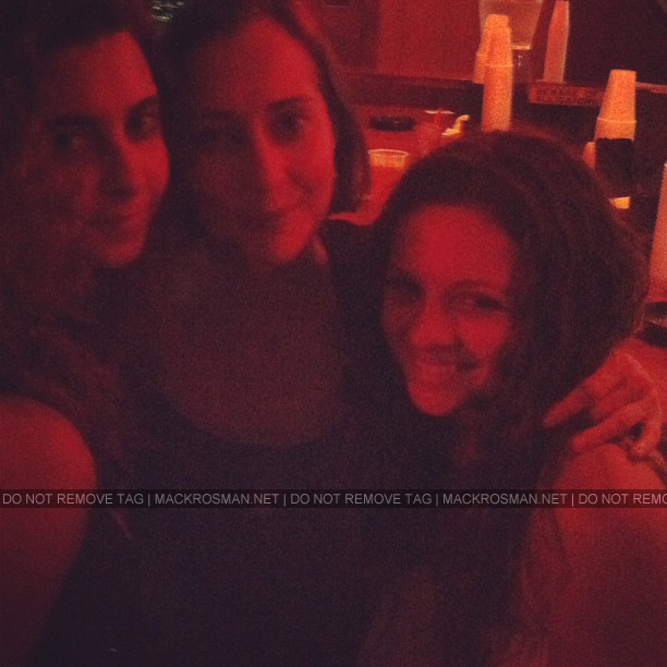 Exclusive: Mack, Jennifer & Friend Celebrating the End of Shooting at the 'Ghost Shark' Wrap Party at Cajun Bar, New Orleans on 30th September 2012
Keywords: gho249