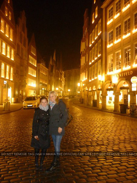 Mack & Pia in Munster, Germany - December 2009
Keywords: ero10
