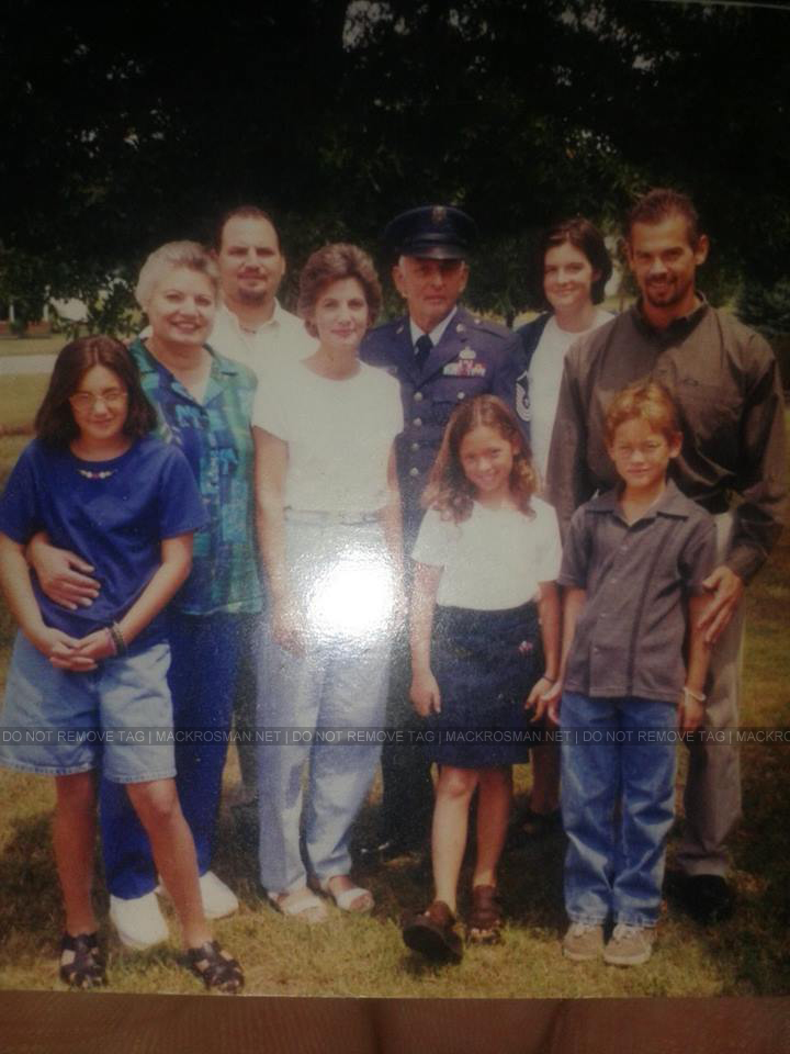 EXCLUSIVE CANDID: A Throwback Candid Of A Younger Mackenzie Rosman Posing With Family Members
Keywords: mackenzierosman ruthiecamden 7thheaven jessicabiel beverleymitchell davidgallagher barrywatson catherinehicks thewb thecw televisionshow television 