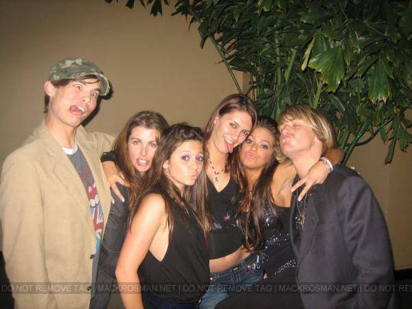 EXCLUSIVE CANDID: Throwback Photo to Season 10 Wrap Party Mackenzie Rosman With Sister Katelyn, Tyler, Sharon, Emily & The Other Tyler During May 2006
Keywords: mackenzierosman ruthiecamden 7thheaven jessicabiel beverleymitchell davidgallagher barrywatson catherinehicks thewb thecw televisionshow television 