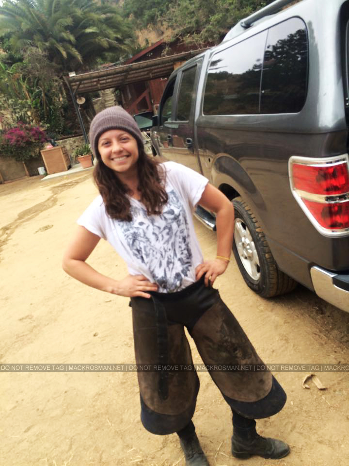 EXCLUSIVE CANDID: Mackenzie Rosman Prepares To Learn The Ways of A Farrier in May 2015 - Posted June 2015
Keywords: mackenzierosman ruthiecamden 7thheaven jessicabiel beverleymitchell davidgallagher barrywatson catherinehicks thewb thecw televisionshow television 