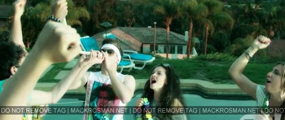 Mack Playing the 'It' girl in HeartStop's 'Just Like Goodbye' Music Video Clip November 2010
Keywords: jv17