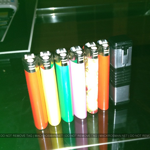 EXCLUSIVE NEW PHOTO: Mack's Multiple Lighters
Mack: "Why is it always 7 or none?"
Keywords: exclusive37