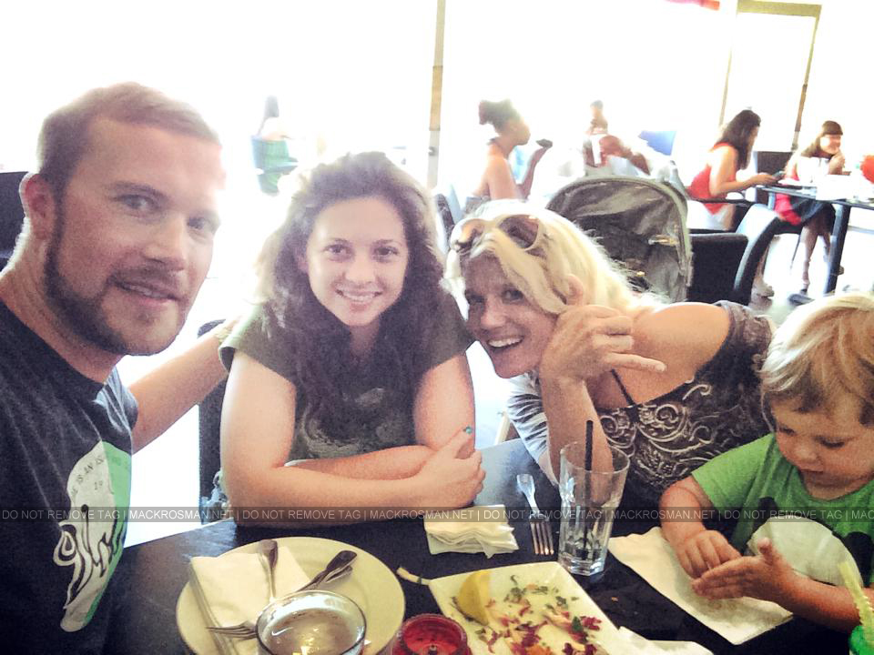EXCLUSIVE CANDID: Mackenzie Rosman Having Lunch At Killer Shrimp With Laura, Kimmi and Kevin on 2nd August 2015
Keywords: mackenzierosman ruthiecamden 7thheaven jessicabiel beverleymitchell davidgallagher barrywatson catherinehicks thewb thecw televisionshow television 