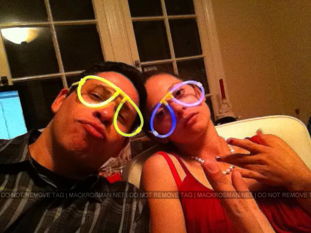 EXCLUSIVE NEW PHOTO: Jared & Mack Wearing Funny Glasses in May 2012
Keywords: exclusive19