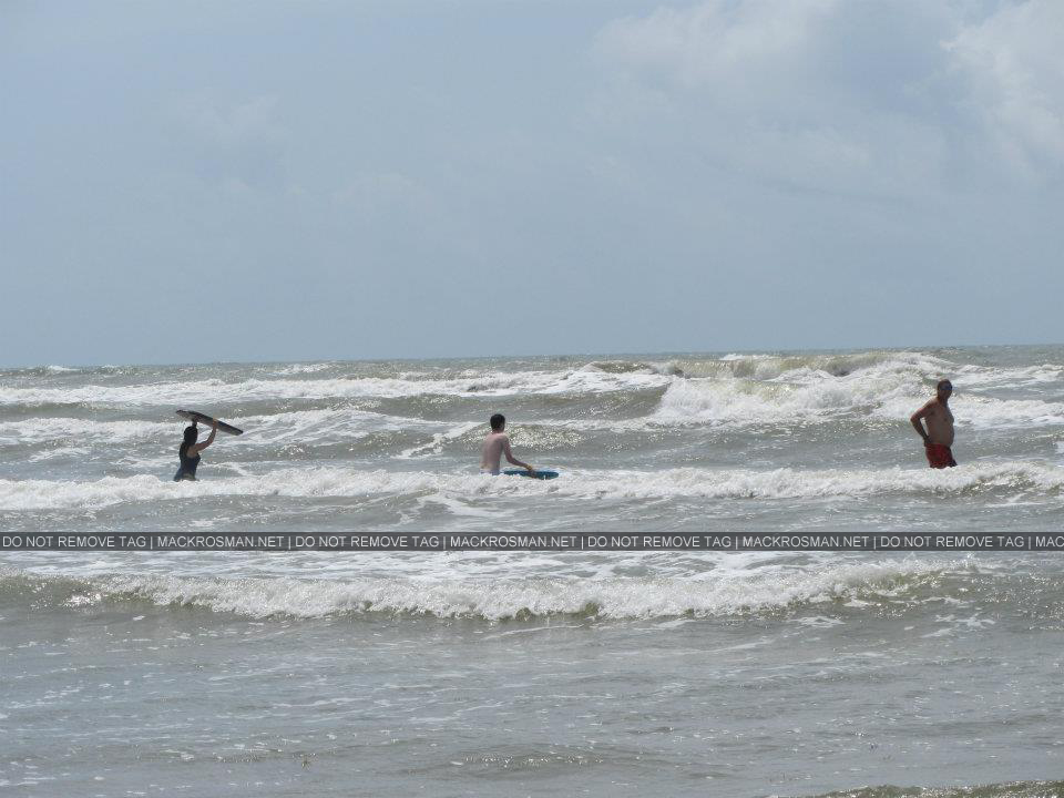 Mack, Joshua, Amie & Jeffrey Ocean-Boarding in the Gulf of Mexico at Port Aransas, Texas 6th June 2012
Keywords: texas2