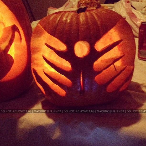 EXCLUSIVE NEW PHOTO: Mack Showing Some Unique Pumpkin Carvings for Halloween in October 2012
Mack: "One of the more creative pumpkin carving contestants."
Keywords: exclusive15