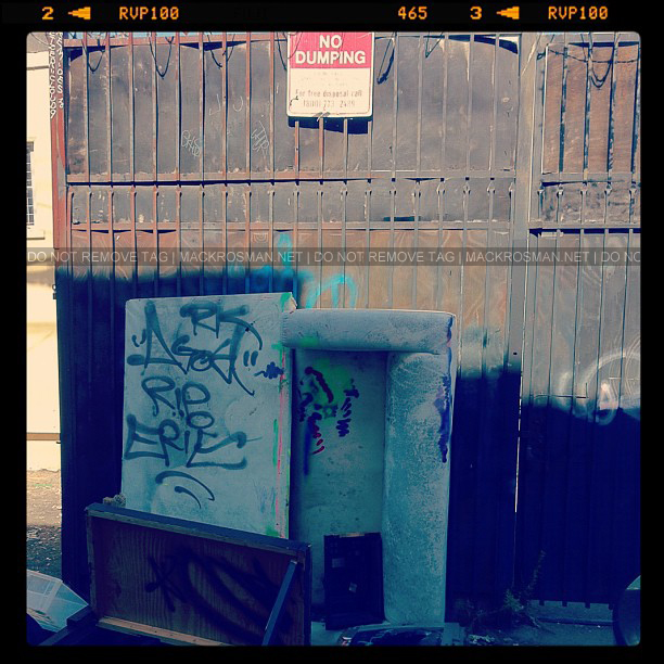 EXCLUSIVE NEW PHOTO: Mack's Random Candid of Graffiti from October 2012
Mack: "...Urban politics."
Keywords: exclusive27