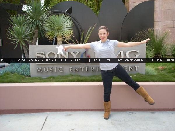 Mack Outside Sony/BMG Music Studios
Keywords: sonybmg2
