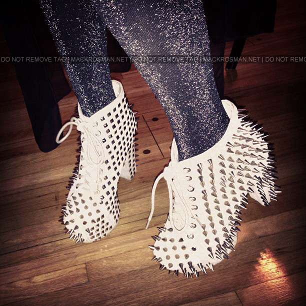 EXCLUSIVE NEW PHOTO: Mack in Really Funky New Spikey Heel Pumps Taken in November 2012
Keywords: exclusive42