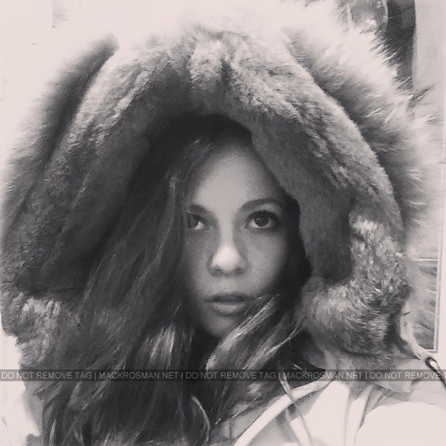 EXCLUSIVE: Mackenzie Rosman Sporting Her Hooded Faux Fur Coat for LAs Rainy Weather in early December 2014
Keywords: mackenzierosman 7thheaven ruthiecamden thewb jessicabiel mackrosman 