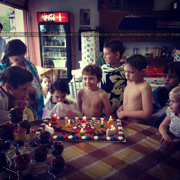 Exclusive: Mack Celebrating a Film Crew Son's 8th Birthday Party from 'Ghost Shark' in Louisiana September 2012
Keywords: gho189