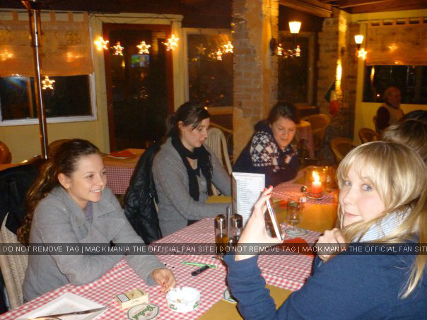 Mack, Kerstin & Friends in Brussels, Belgium - December 2009
Keywords: ero5