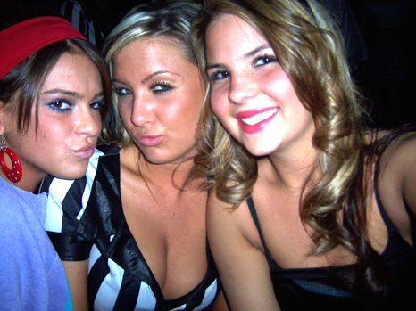 Tribute: In Memory of Katelyn Salmont - Katelyn, Amanda & Kelly on Halloween 2006
Keywords: kat187