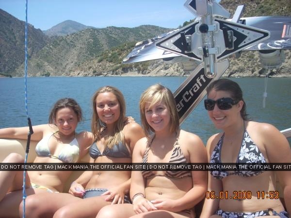 Mack, Mikaela & Friends Out on a Boat June 2008
Keywords: havingfunonboat1